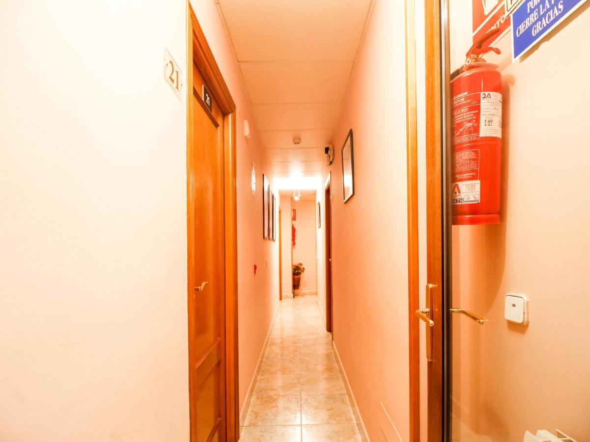 Oyo Hospedaje El Gato Сеговия Экстерьер фото