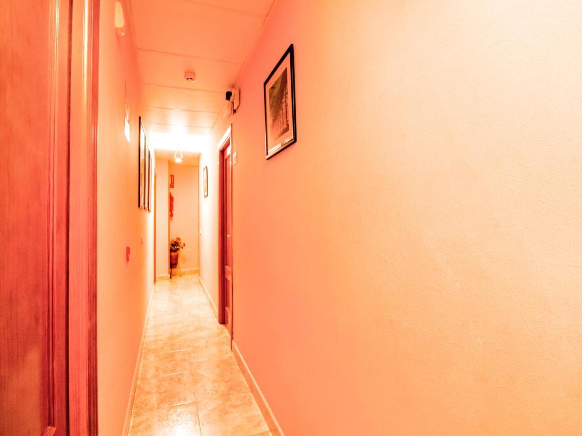 Oyo Hospedaje El Gato Сеговия Экстерьер фото